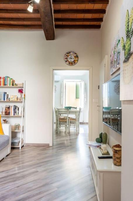 Casa Vacanze L'Angolo Fiorito Bettolle Eksteriør billede